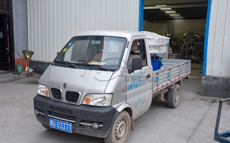 河南安陽客戶訂購的1200單層旋振篩發(fā)貨