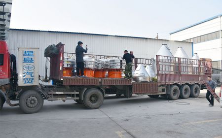 淮北客戶訂購的多臺圓形振篩機及大型料倉發(fā)貨