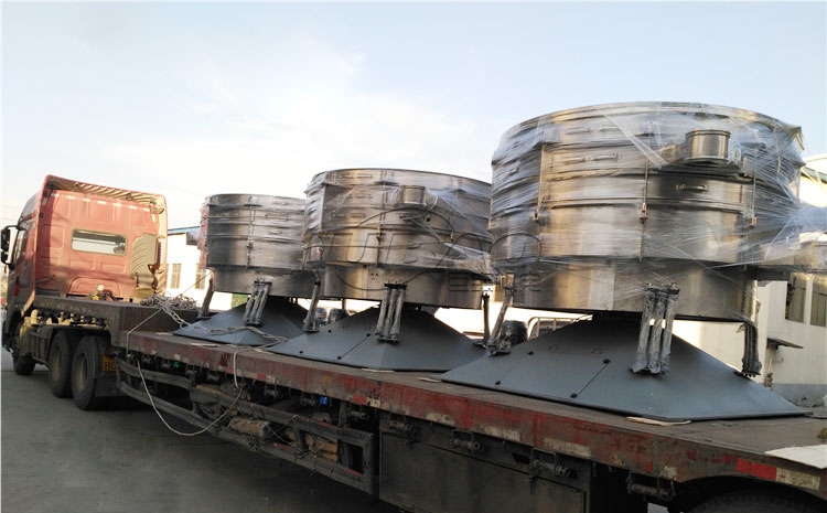 圓形搖擺篩客戶篩分現(xiàn)場 圓形搖擺篩