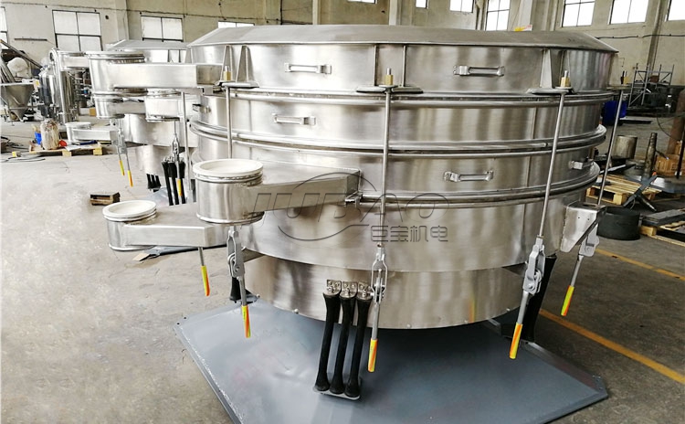 圓形搖擺篩客戶篩分現(xiàn)場 圓形搖擺篩