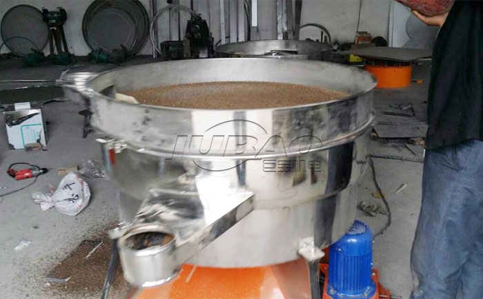 巨寶圓形擺動篩客戶調(diào)試現(xiàn)場 圓形擺動篩