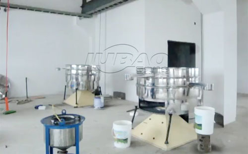 巨寶圓形擺動(dòng)篩客戶調(diào)試現(xiàn)場(chǎng)