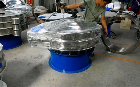 山東客戶訂購的二氧化鍺振動(dòng)篩下午按時(shí)發(fā)貨