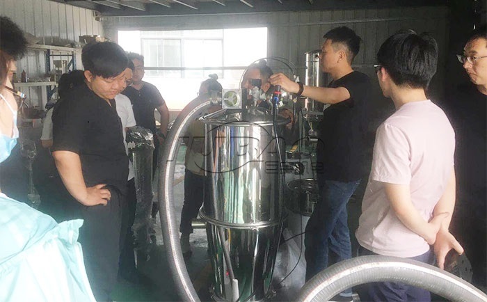 真空上料機(jī)參觀圖 真空上料機(jī)