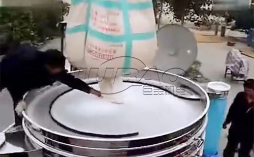 振動(dòng)搖擺篩篩分氯化鈉試機(jī)效果