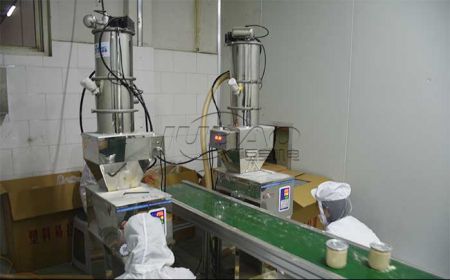 無錫粉料混合機(jī)真空上料設(shè)備客戶生產(chǎn)現(xiàn)場