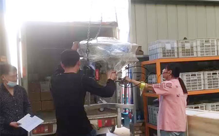 安徽蕪湖客戶訂購的高頻振動篩車間發(fā)貨