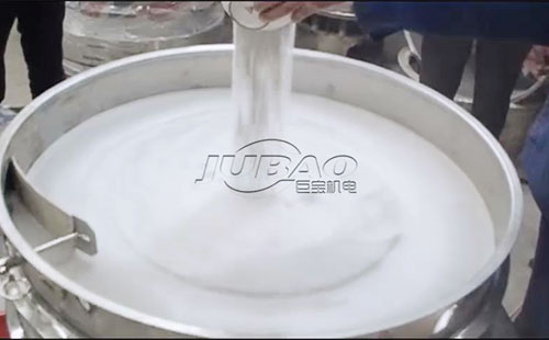 淀粉除雜過濾振動(dòng)篩客戶試機(jī)現(xiàn)場(chǎng)