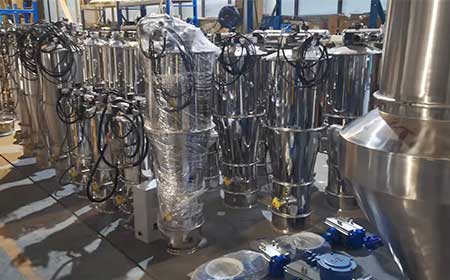 四川遂寧客戶訂購的真空上料機(jī)及無塵投料站發(fā)貨中