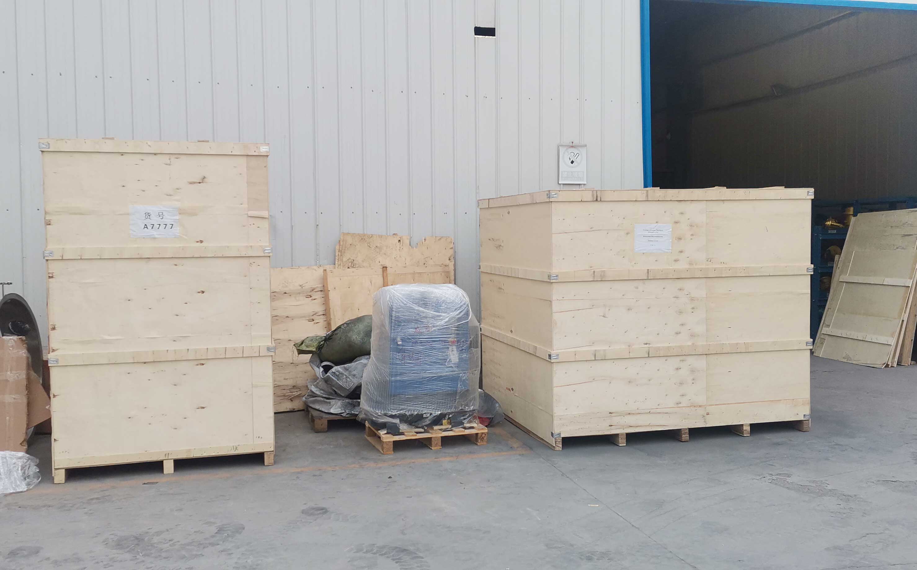 阿根廷客戶訂購的一拖三真空上料機(jī)裝箱發(fā)貨