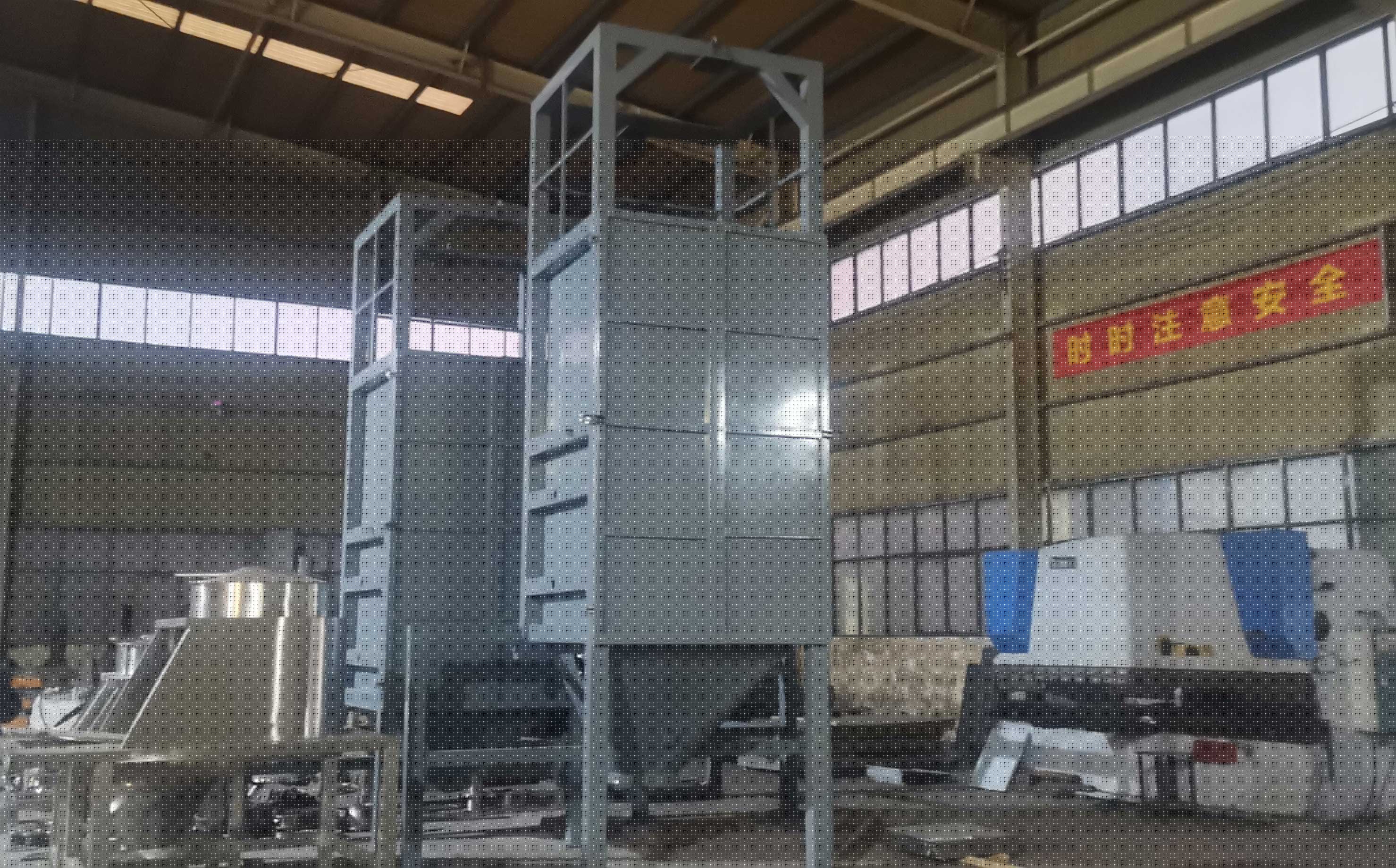 新疆客戶現(xiàn)場噸袋拆包機(jī)帶料試機(jī)