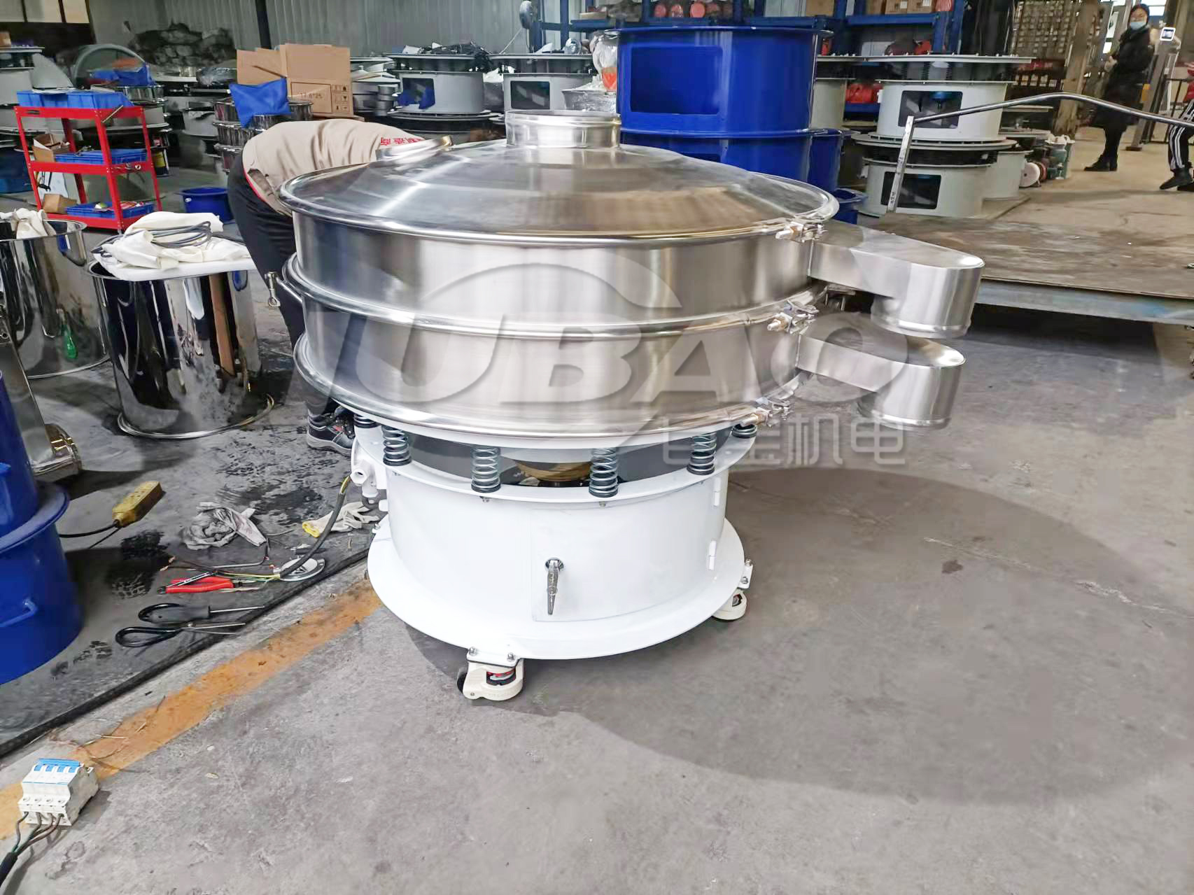 怎樣清除噸袋拆包設(shè)備卸料時物料中的雜物