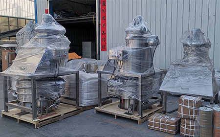 山東臨沂朱總訂購(gòu)的四臺(tái)小袋無(wú)塵投料機(jī)準(zhǔn)備發(fā)貨