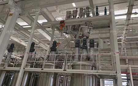 <font color='FF4F0F'>客戶現(xiàn)場真空吸料機(jī)</font>